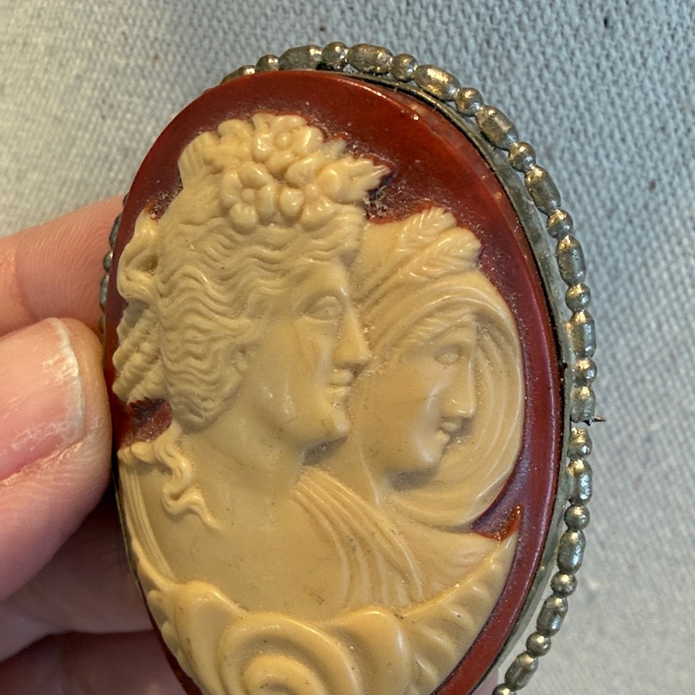 Vintage Czeckoslovakia Cameo Brooch with Red and Cream Accents - Picture 8 of 8